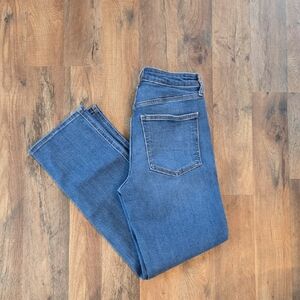 Universal Thread Women's Straight Leg Jeans in Blue